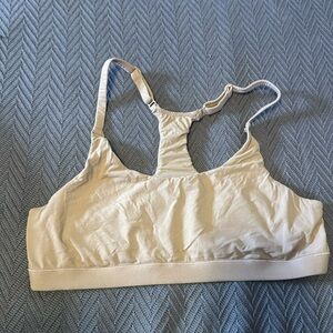 SKIMS SIZE MEDIUM FITS EVERYBODY BRA